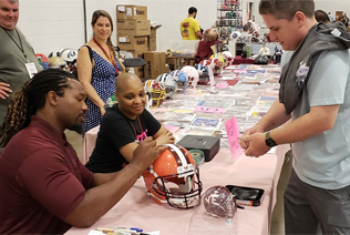 Darryl Tapp Signing