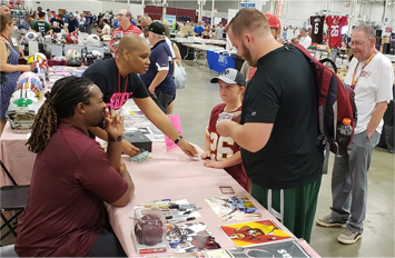 Darryl Tapp Signing