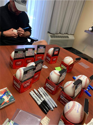 Kent Mercker Signing