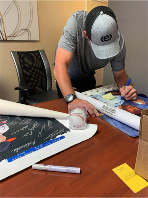 Kent Mercker Signing