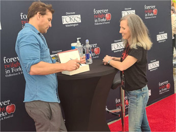 Peter Facinelli at Forever Twilight in Forks Event/Signing