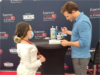 Peter Facinelli at Forever Twilight in Forks Event/Signing