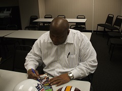 Darryl Grant signing