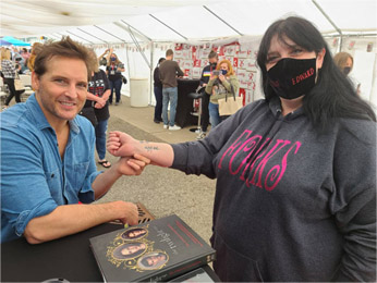 Peter Facinelli signing appearance in 2021
